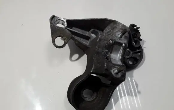 Audi A4 S4 B7 8E 8H Engine mounting bracket 8e0199352f