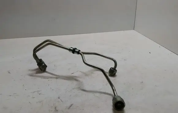 Volvo S60 Fuel injector supply line/pipe 