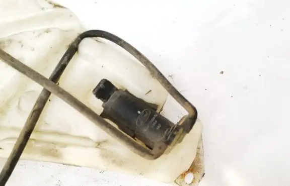 Ford Focus Windscreen/windshield washer pump 93bb17k624ba