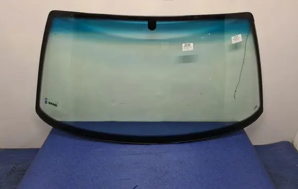 Volkswagen PASSAT B3 Front windscreen/windshield window 