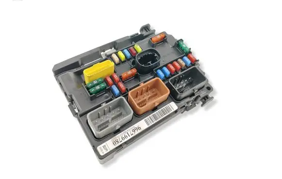 Citroen C3 Fuse module 9667199780