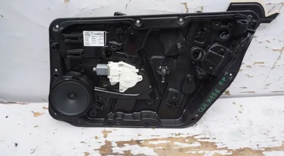 Mercedes-Benz GLA W156 Front door window regulator with motor