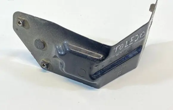 Seat Altea Fender mounting bracket 5P0821136