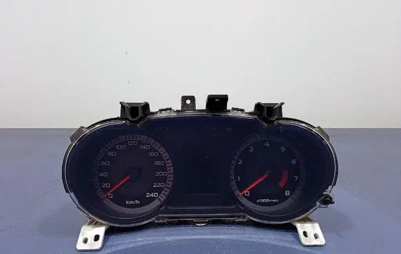 Mitsubishi Lancer VIII Speedometer (instrument cluster) 8100A117A