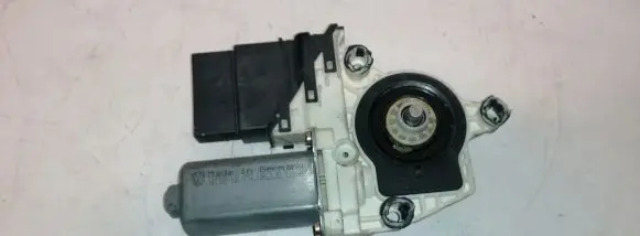Rear door manual window regulator