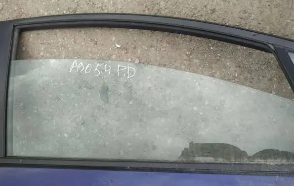 Mazda 5 Front door window glass four-door as2