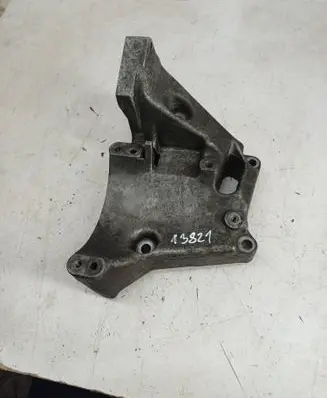 Opel Frontera B Power steering pump mounting bracket 90502550