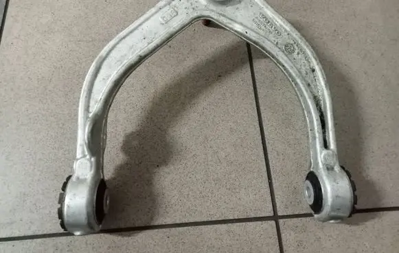 Volvo XC60 Front upper control arm/wishbone 0000