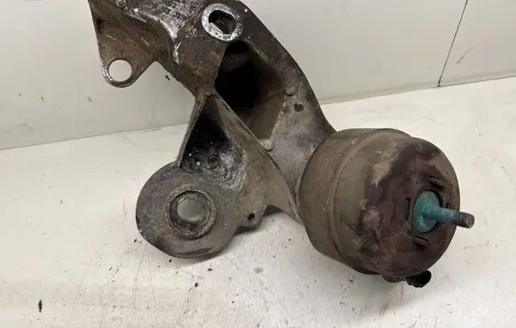 Audi A6 S6 C6 4F Engine mounting bracket 4F0199351H