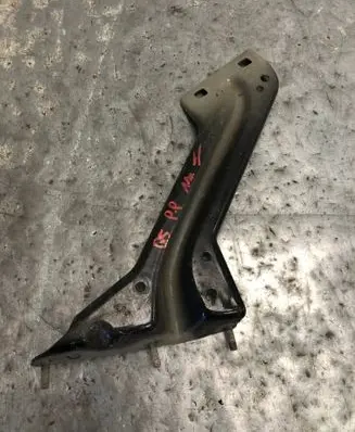 Audi Q5 SQ5 Fender mounting bracket 8R0821136
