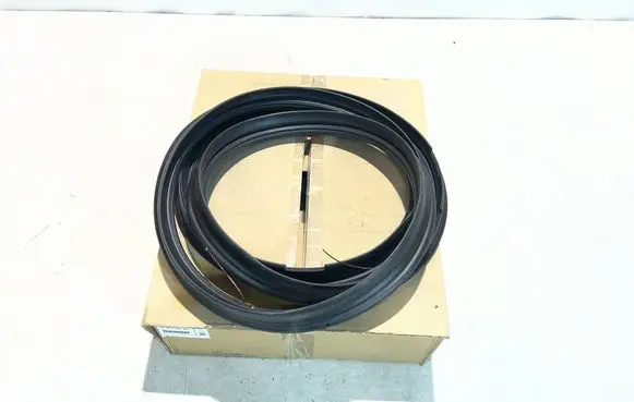 BMW X1 F48 F49 Trunk rubber seal (body) 7474449