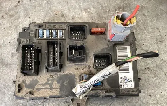 Peugeot 407 Fuse module 9656148180 S120017001H BSCA0400