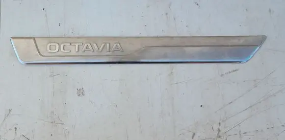 Skoda Octavia Mk4 Front sill trim cover 5E3853814