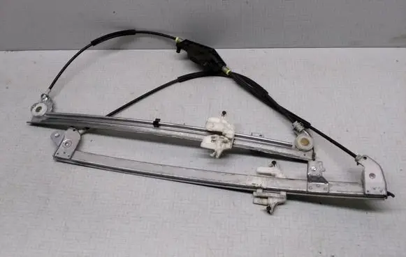 Peugeot 807 Front window lifting mechanism without motor