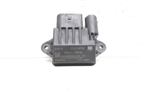 Mercedes-Benz E W211 Glow plug pre-heat relay 0522140709 E2110021048 17005026571