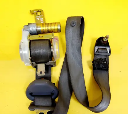 Hyundai Lantra I Front seatbelt 784-3251