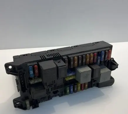Mercedes-Benz CLS C219 Fuse module 2115457001 A2115457001