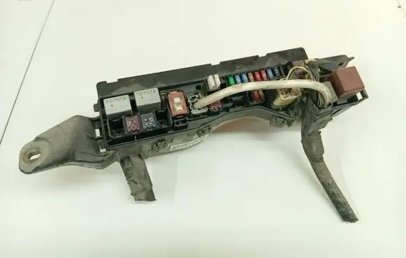 Toyota Corolla E120 E130 Fuse box set 