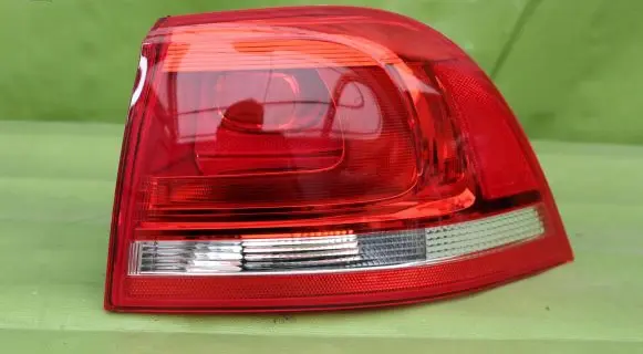 Volkswagen Touareg II Rear/tail lights 7P6.945.096E