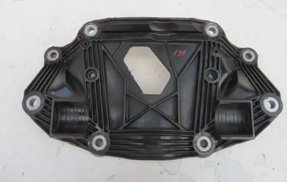 Volvo XC70 Rear differential/diff mount bracket 30639931