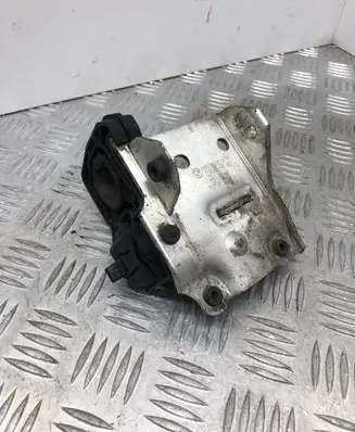 BMW 5 F10 F11 Radiator mount bracket 7186514 14314910