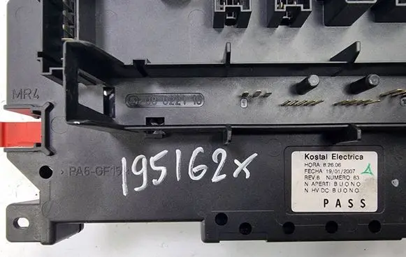 Mercedes-Benz S W221 Fuse box set A2215403150
