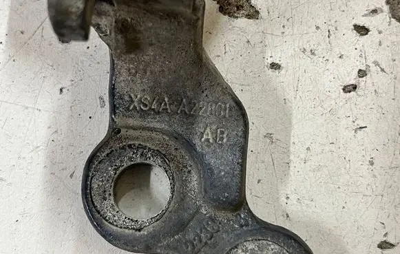 Ford Focus Front door lower hinge A22801 XS4A
