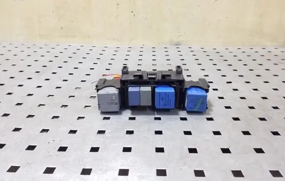 Renault Trafic III (X82) Relay mounting block 93452805 678835916R