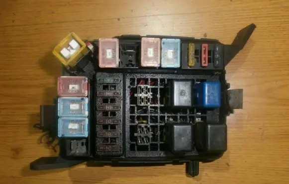 Hyundai Accent Fuse box set 9121022000