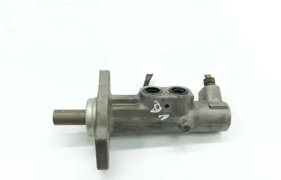Master brake cylinder