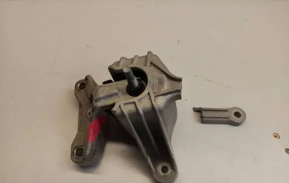 KIA Niro Engine mount bracket