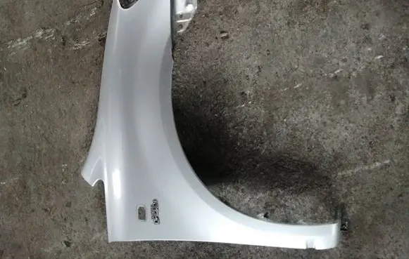 Toyota Avensis Verso Fender