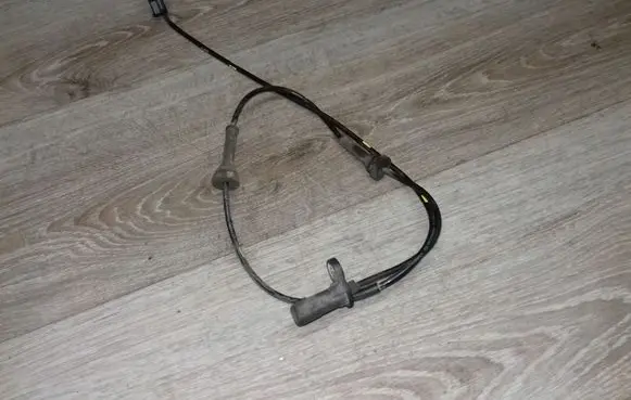 Volvo XC70 ABS brake wheel speed sensor 10071162143 30773738