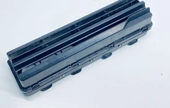 Quarter panel pressure vent