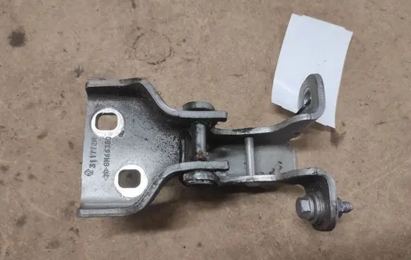 Opel Vivaro Front door lower hinge 311772M