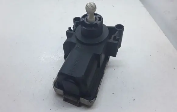 Ford Focus Headlight level adjustment motor 13K198AB VP9PVX13K198AB