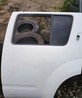 Nissan Pathfinder R51 Rear door