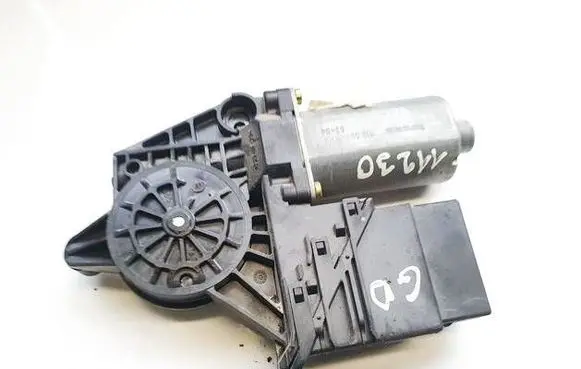 Skoda Superb B5 (3U) Rear door window regulator motor 0130821696