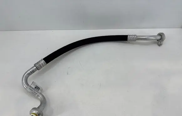 Volvo XC40 Air conditioning (A/C) pipe/hose 31694877