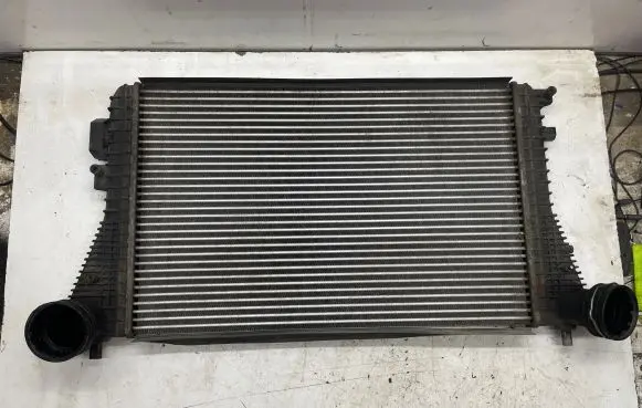 Skoda Octavia Mk2 (1Z) Intercooler radiator 1K0121803E 1K0145803E