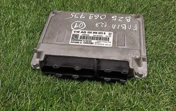 Skoda Fabia Mk2 (5J) Engine control unit/module ECU 03E906023B 5WP4080804