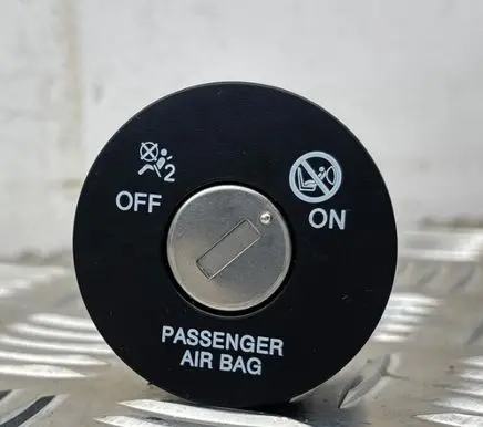 Hyundai Kona I Passenger airbag on/off switch