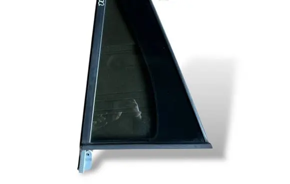 Land Rover Range Rover Sport L320 Rear vent window glass 43R001164 E000211