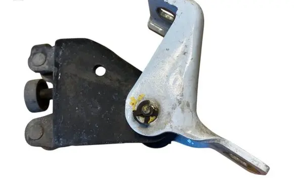 Dacia Dokker Sliding door middle roller runner 824A65571R