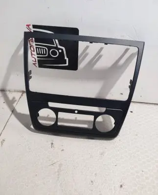 Skoda Yeti (5L) Radio/GPS head unit trim 5L0858069H