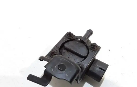 Toyota Avensis T250 Turbo system vacuum part 8948020030