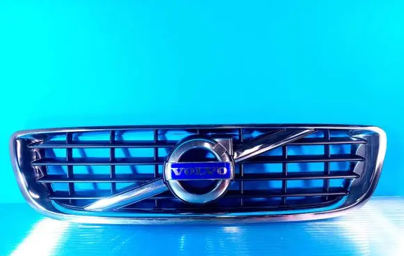 Volvo S40 Front bumper upper radiator grill 31290533