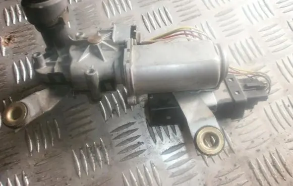 Ford Mondeo MK I Rear window wiper motor 0390201522