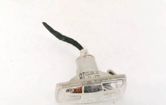 Front fender indicator light