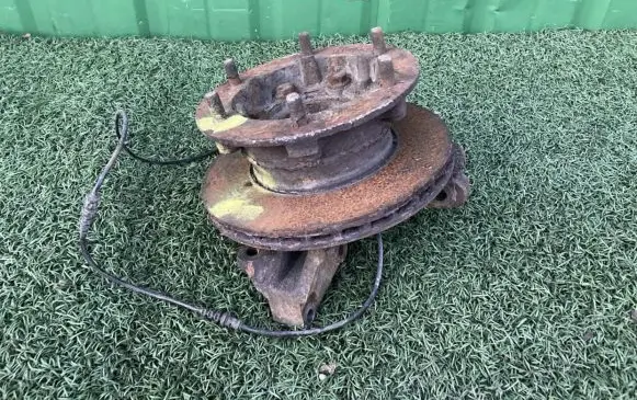 Volkswagen Crafter Front wheel hub spindle knuckle 2E051647B 2E0407303Q